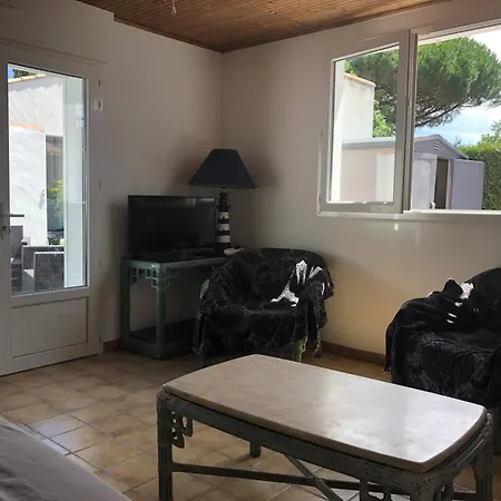 Nyaraló Gu000-025 Charmante Maison A En Lisiere Du Bois Des Eloux *